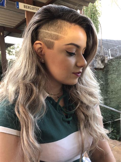 Sidecut @luisalacerdadelima | Half shaved hair, Shaved side hairstyles ...