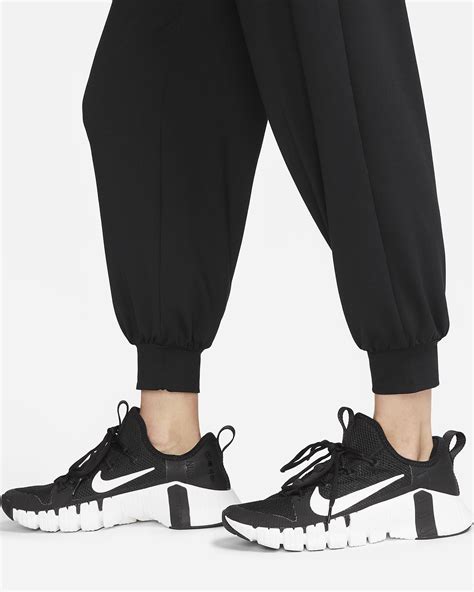 Nike Dri-FIT Women's Mid-Rise 7/8 Knit Joggers. Nike IN