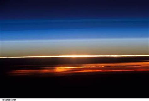 你见过太空中的日落吗？这段影像可以瞧瞧_凤凰网视频_凤凰网