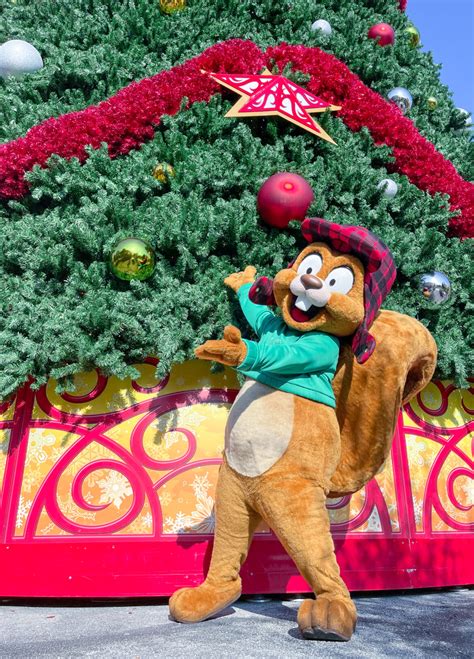 Universal Orlando debuts Earl the Squirrel walk-around character
