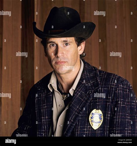 Sheriff harry truman michael ontkean hi-res stock photography and ...
