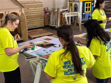 Dallas ENT celebrates 20th anniversary by building playhouses for Peeler, Oasis - Oak Cliff