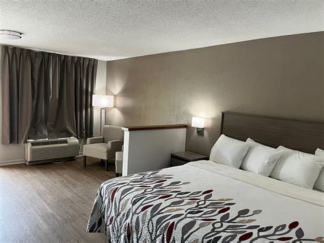 RED ROOF INN & SUITES MONROE, NC - Motel Reviews, Photos, Rate ...