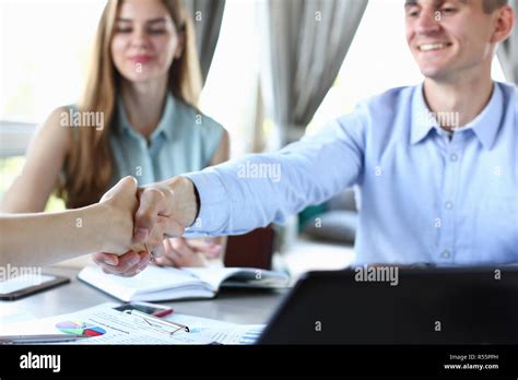 Deal-Making Handshake 的图像结果