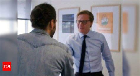 Congress party poster spotted in office of Cambridge Analytica’s ex-CEO ...