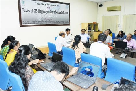 GIS Software Tutorials 的图像结果