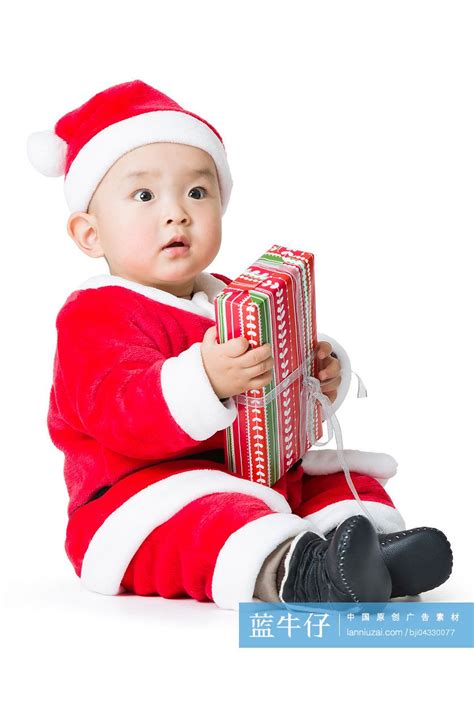 圣诞宝宝拿着礼物-蓝牛仔影像-中国原创广告影像素材