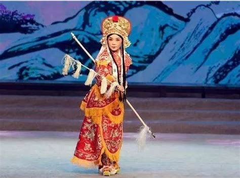 温州民间工艺精湛 首饰龙上300个人物会手舞足蹈-影像中心-浙江在线