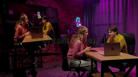 Backstage Interview Shot 的图像结果