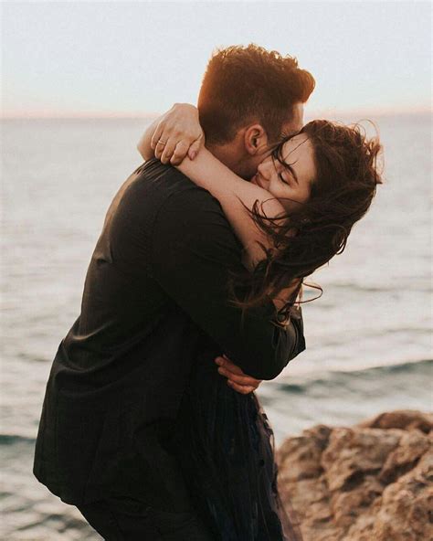List 91+ Pictures Romantic Kiss Pictures Of Lovers Hugging Completed