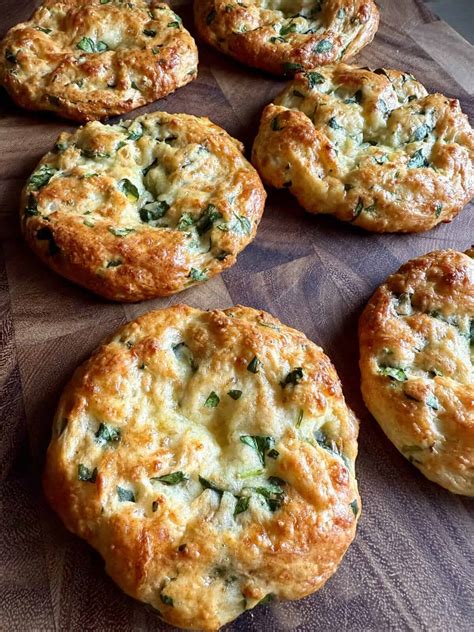 Easy Spinach Cottage Cheese Flagels (Flat Bagels) - Hungry Happens