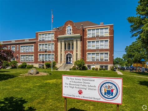 Bloomfield, NJ City Guide | About Living in Bloomfield - Homes.com