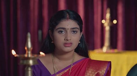 Watch Shastrikal Tells Sreedevi about ‘Lakshmi Puja’ | Mizhirandilum ...