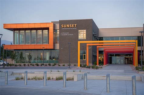 Rebuilt Sunset Junior High reimagines 7th- to 9th-grade education ...