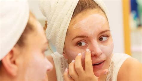 10 Ways To Get Rid of Blackheads at Home - lifeberrys.com