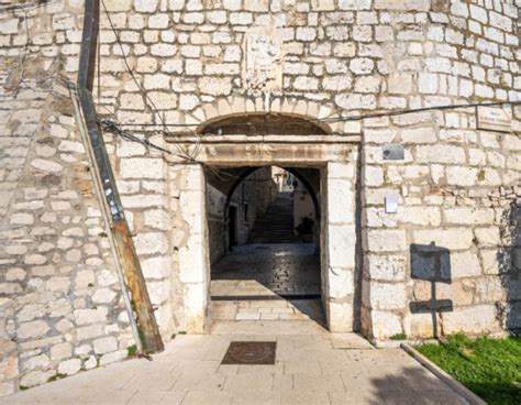 Galerija: FOTO Pogledajte kako izgleda gotički prolaz Kneževe palače ...