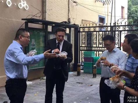 特斯拉老板马斯克到北京第一天吃了啥，竟然没烤鸭 - 哔哩哔哩