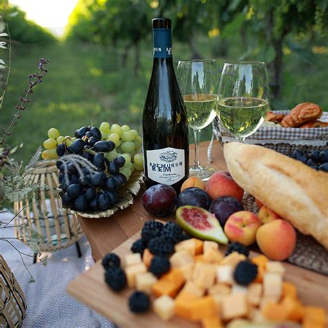 Дегустация вина Рема Акчурина на винограднике в Крыму | Vino Nero Tour