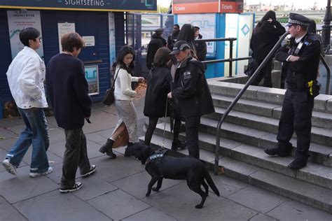 Police raid party boats over fears of 'vape spiking' during Freshers' week
