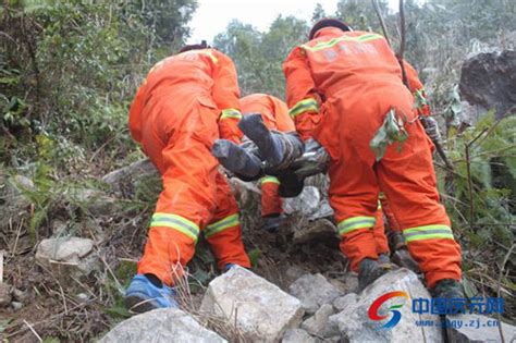 挖掘机坠下200米山崖 司机不幸遇难--中国庆元网