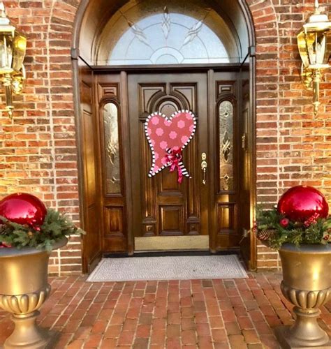 21 Heartwarming Valentine's Door Decorations to Welcome Love Home