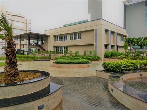 Commercial Projects in Ahmedabad | Magnet Corporate Park | Ganesh Housing