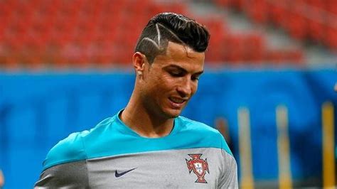 C罗新发型含义曝光：像佐罗那样拯救葡萄牙！_世界杯_腾讯网