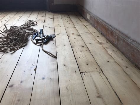 Filling Gaps In Old Wood Floors With Rope | Floor Roma