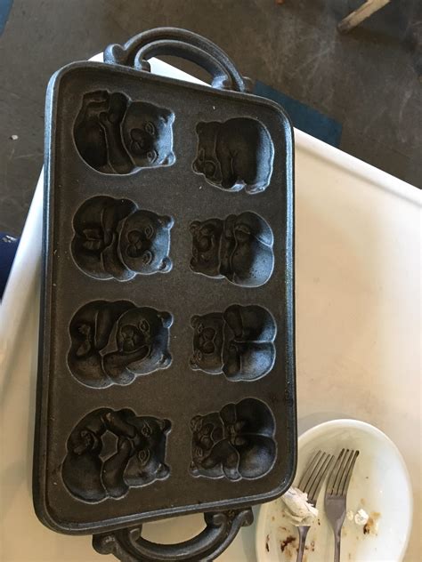 Found this cast iron muffin tin of bears! : r/castiron