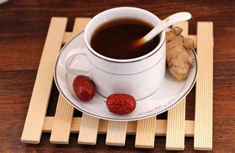 怎么熬红糖姜茶 如何煮红糖姜茶 红糖姜水的制作方法