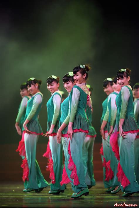 第十届全国舞蹈比赛作品《春知沂蒙》高清剧照 - 舞蹈图片 - Powered by Discuz!