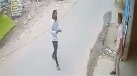 Delhi Police constable overpowers man with pistol; video goes viral