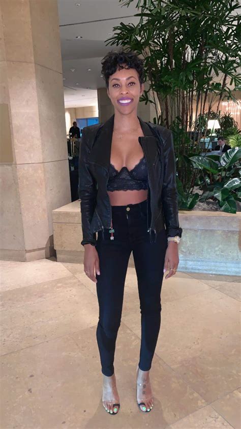 Daphnique Springs's feet