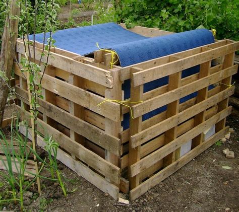 How to Build a Compost Bin Using Pallets 的图像结果