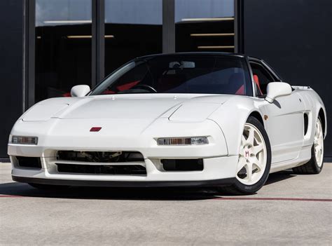 Collectors Are Driving This Ultra-Rare 12,000-Mile 1995 Honda NSX-R Near $400,000 - Autoblog