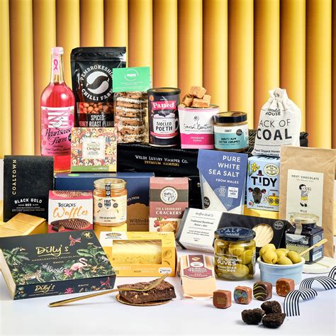 The Welsh Feast Wicker – Welsh Luxury Hamper Co.