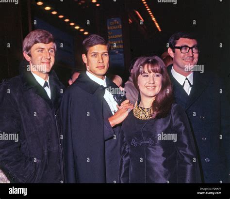 The seekers band 1960s hi-res stock photography and images - Alamy