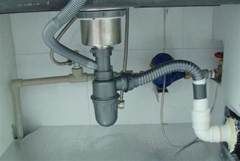 二楼厨房下水管道堵塞反水怎么办？