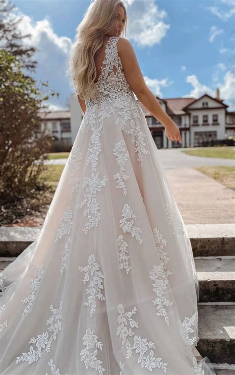 Romantic Lace Plus Size Wedding Dress with Long Sleeves | Stella York Wedding Dresses
