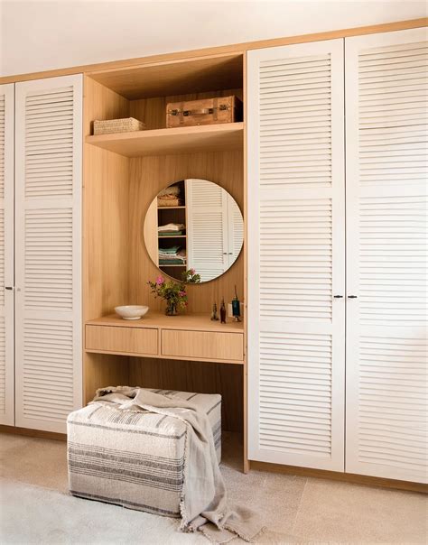 Armarios abiertos, cerrados, con puertas correderas, los tiradores ...