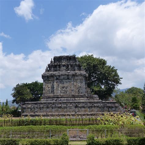Candi Mendut (Temple) - Tripadvisor