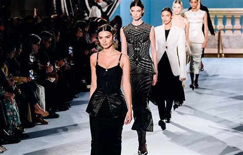 Models On Runway 的图像结果