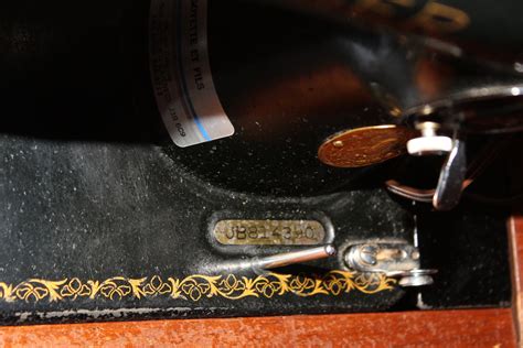 Singer Sewing Machine Serial Number At Auction: Singer, Vintage