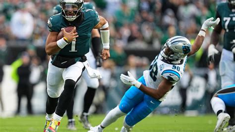 Eagles Jalen Hurts' finger injury vs Steelers. Is Saquon Barkley hurt?