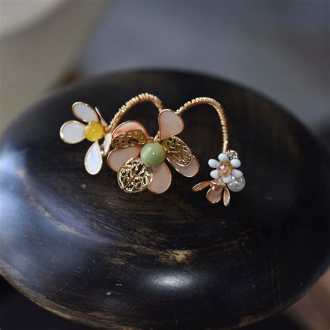 Betty Ring – The Vintage Snob