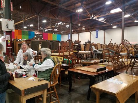 Shoppers revel in great bargains at Oakland Museum's White Elephant ...