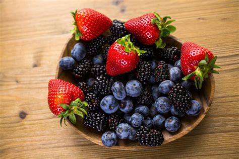 Frutos Rojos: Antioxidantes para una Recuperación Óptima
