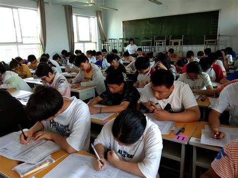 上海中考数学疑似泄题，引众多考生及家长不满，考试院发声回应_腾讯新闻