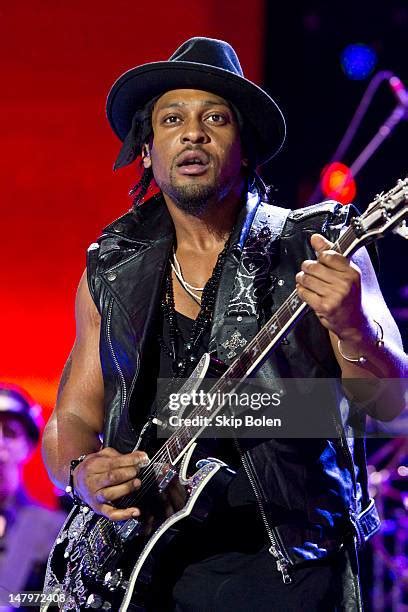 933 D Angelo Singer Photos & High Res Pictures - Getty Images