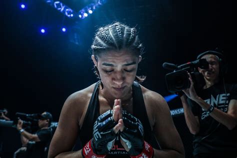 श्रे पोव के खिलाफ अपने स्ट्राइकिंग गेम से मैच जीतना चाहती हैं ऋतु फोगाट ...